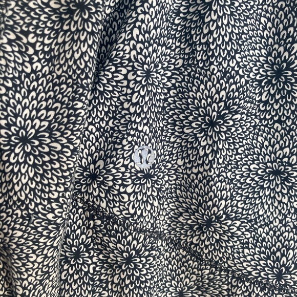 Lululemon jacket size 10 - Picture 4 of 5